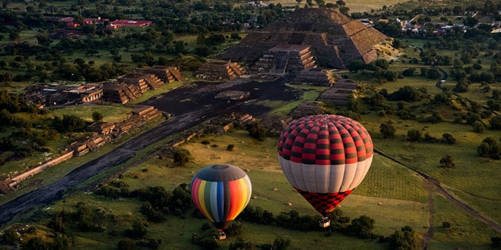 Mongolfiere sopra Teotihuacan